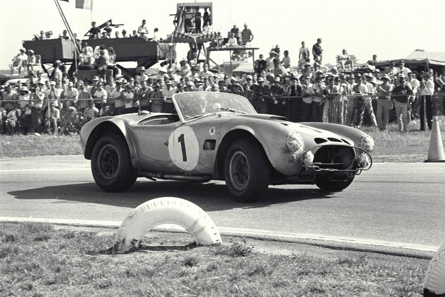  AC Cobra (Mk II) 1963 года  (фото 19 из 32)